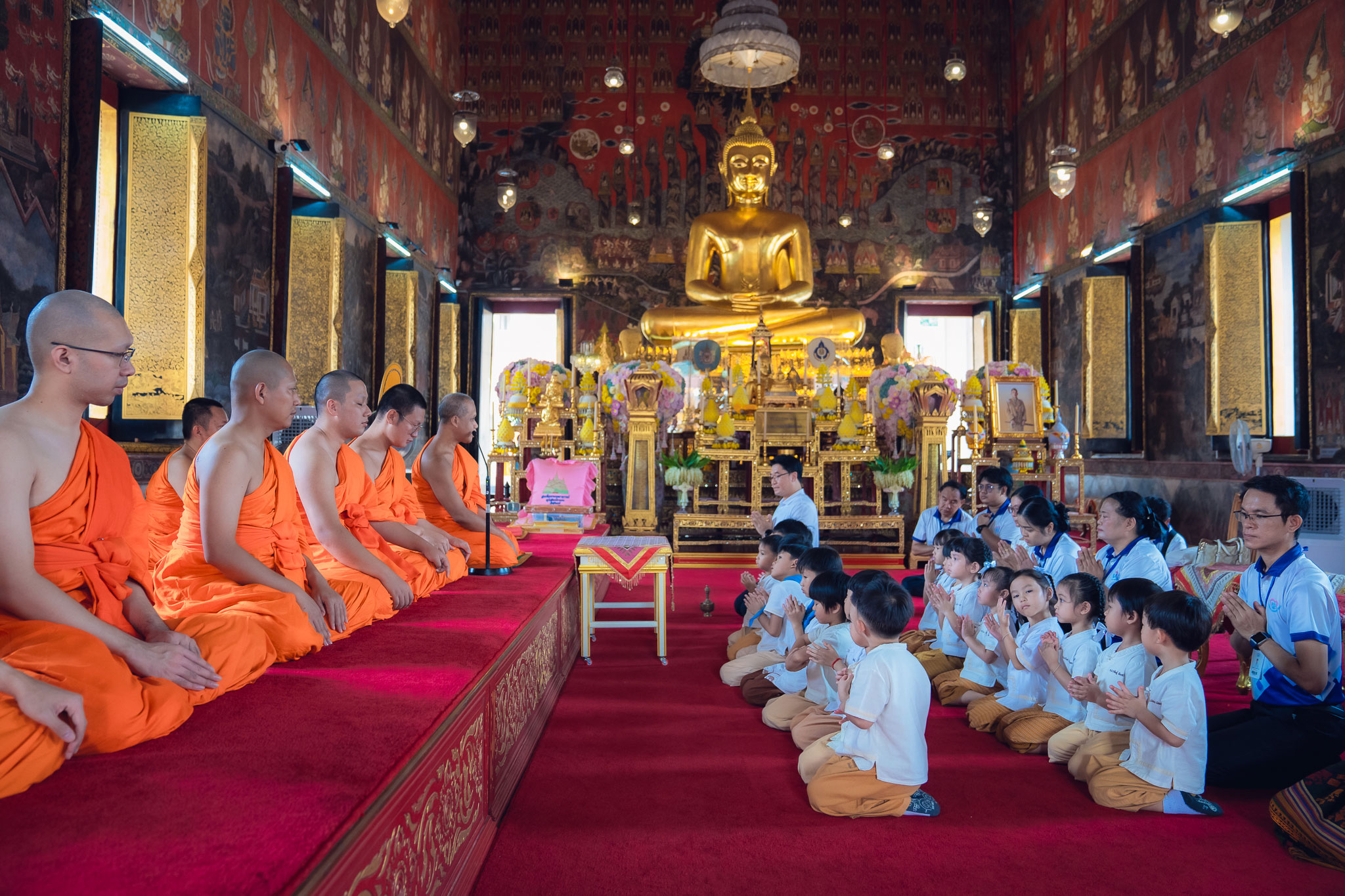 ตัวแทนเด็กนักเรียนชั้นอนุบาล 2 ถวายเทียนพรรษาที่วัดสระเกศ 2568